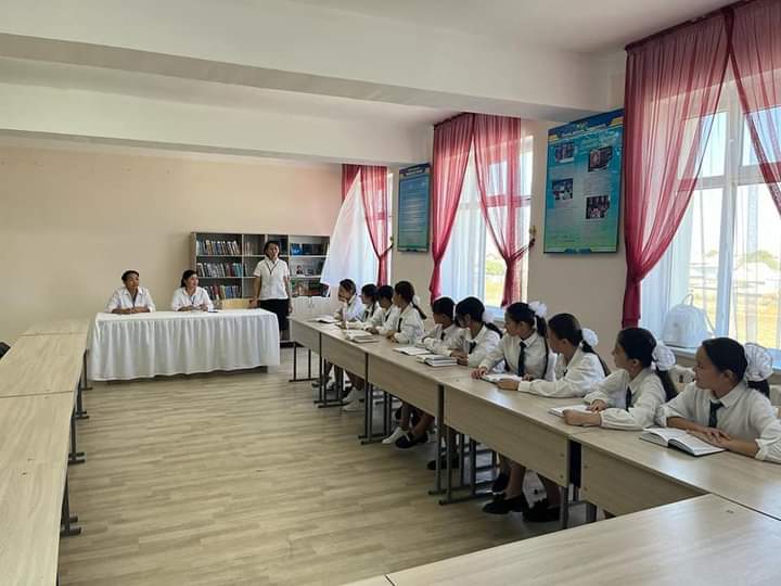"Тілдер " мерекесіне орай ақын жазушылардың тіл  туралы өлең -жырларын мәнерлеп,жатқа окудан 8-сыныптар арасында сайыс өткізілді.